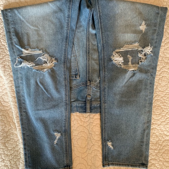 AE distressed mom jean - Picture 9 of 11